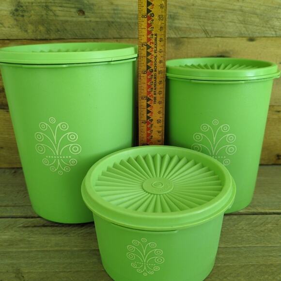 Vintage 1970s Set of Three Tupperware Apple Green Servalier Canisters - Picture 10 of 10